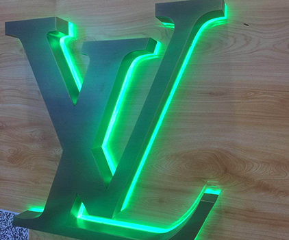 吸塑發(fā)光字：多元場(chǎng)景與人群的視覺(jué)營(yíng)銷(xiāo)利器